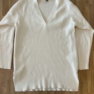 Quince cream colored V-Neck Sweater, Sz large, 100% organic cotton